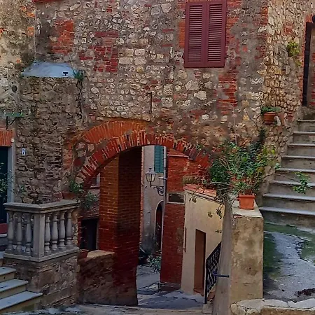 Charme Und Entspannung Im Historischen Zentrum Gavorrano